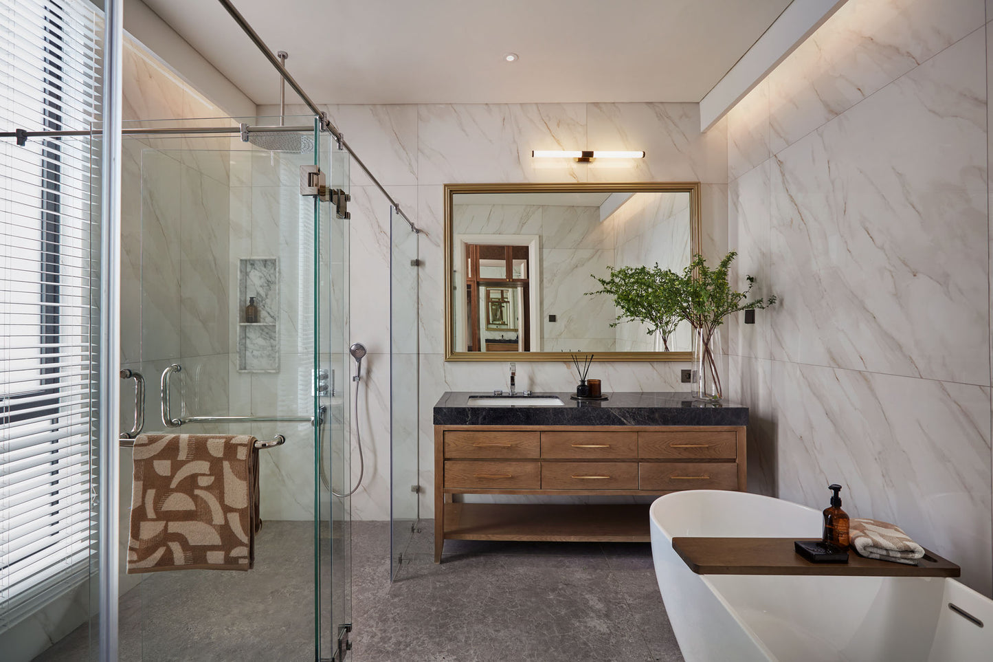 The Gramercy Alca Show Unit